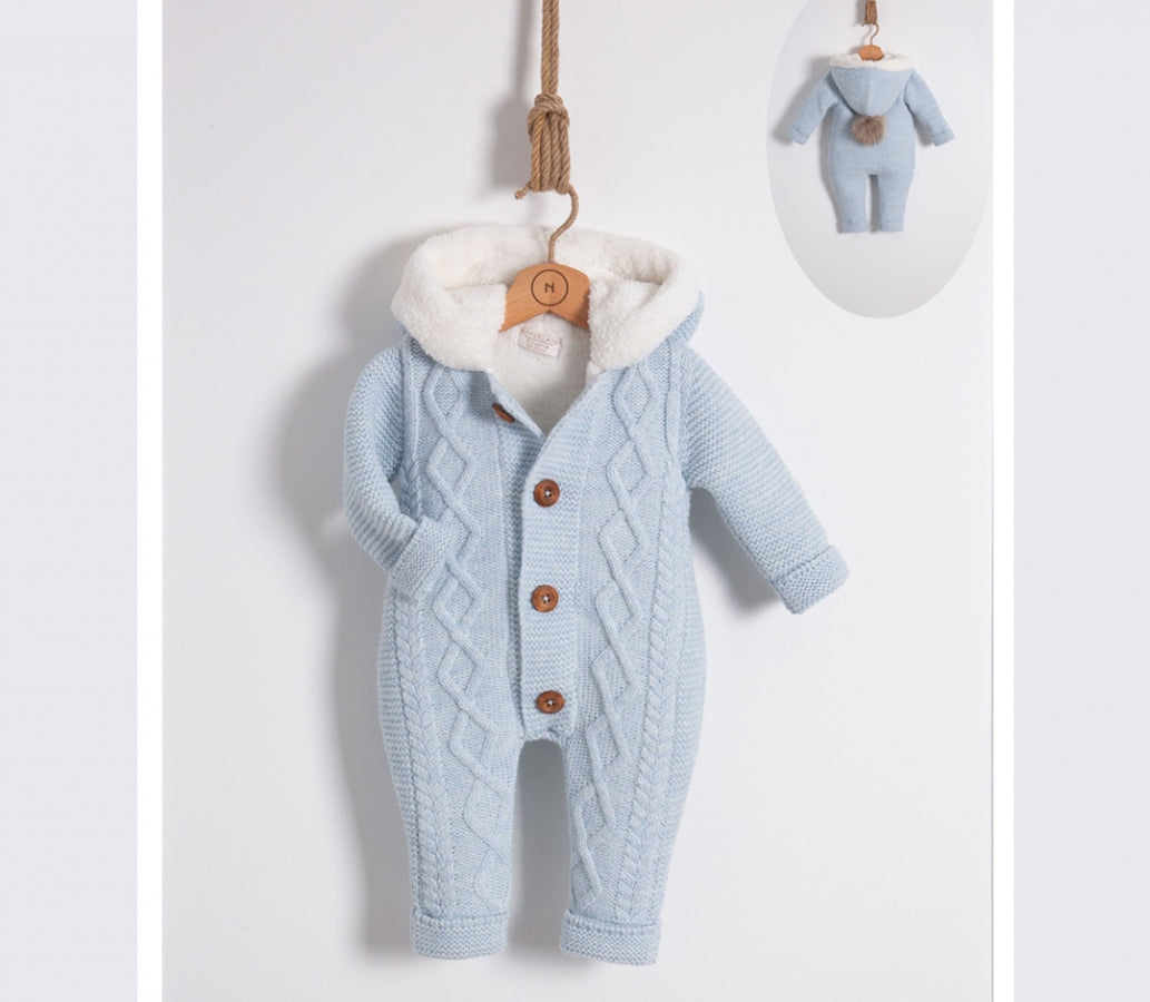 gefütterter Overall mit Bommelkapuze und Knöpfen - FRESITA